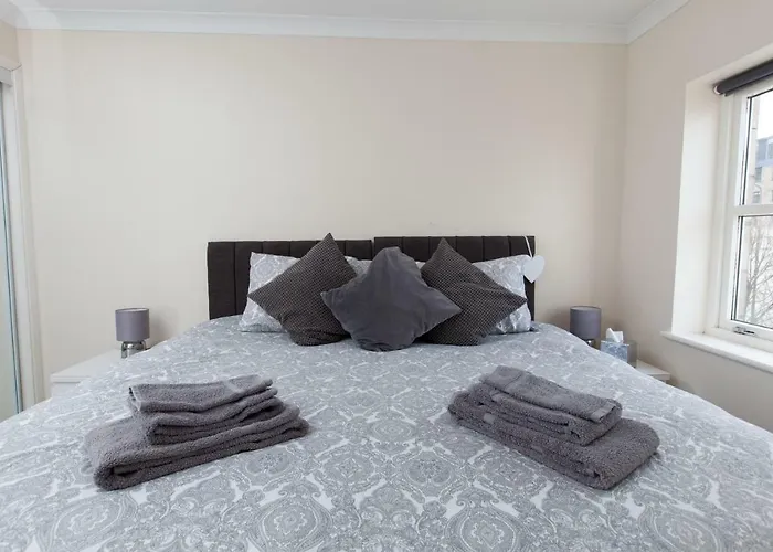 Amazing Apartments - Annandale St Near The Playhouse - Free Parking